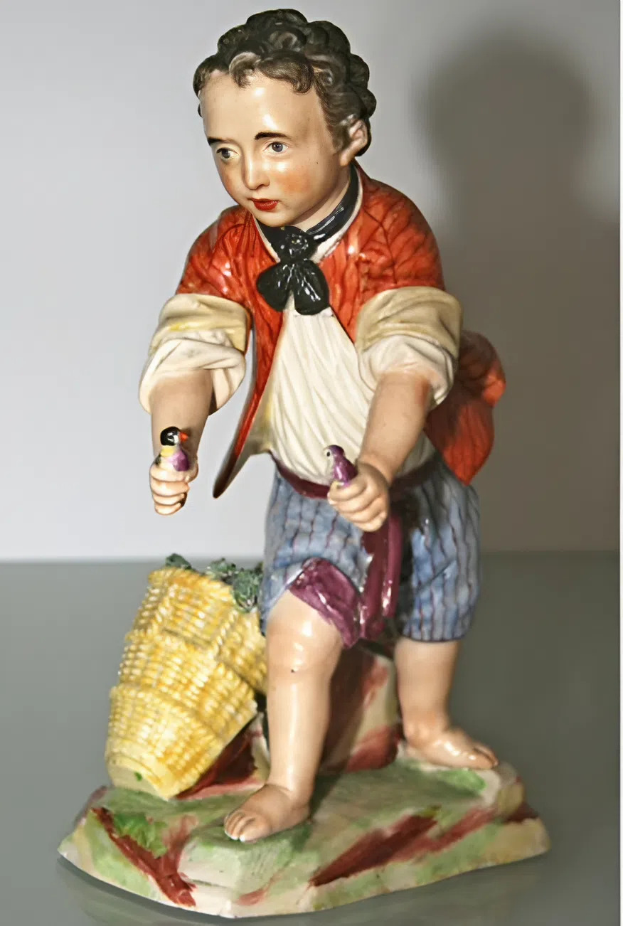 Knabe mit Vogelpärchen